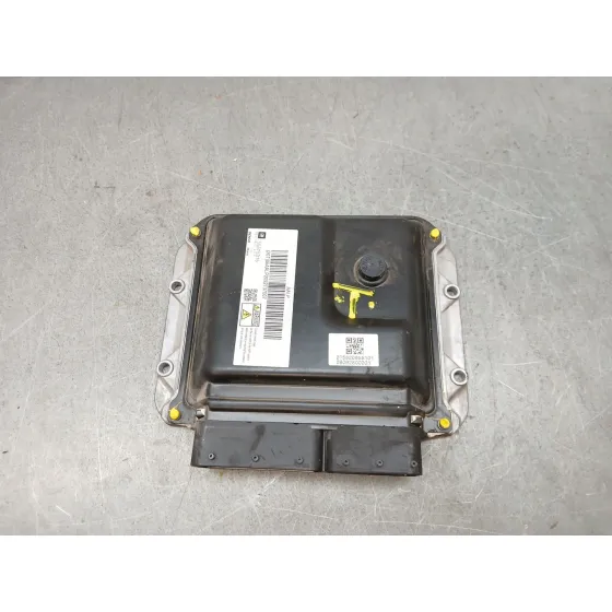Centralita Motor Uce para Opel Astra J (P10)