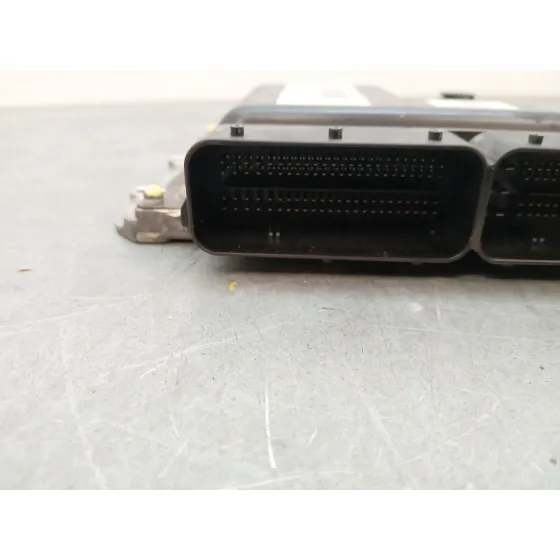 Centralita Motor Uce para Opel Astra J (P10)