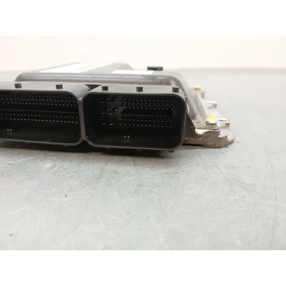 Centralita Motor Uce para Opel Astra J (P10)