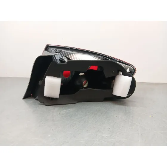 Piloto Trasero Izquierdo para Peugeot 407 (6D_)