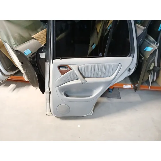 Puerta Trasera Derecha para Mercedes-Benz Clase M (W163)
