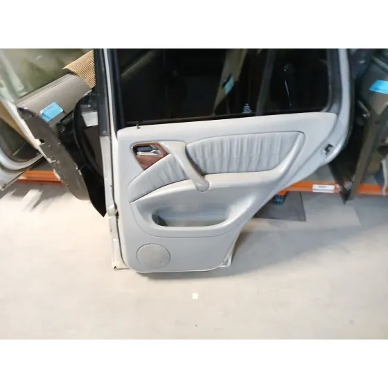 Puerta Trasera Derecha para Mercedes-Benz Clase M (W163)