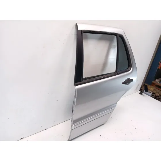 Puerta Trasera Izquierda para Mercedes-Benz Clase M (W163)