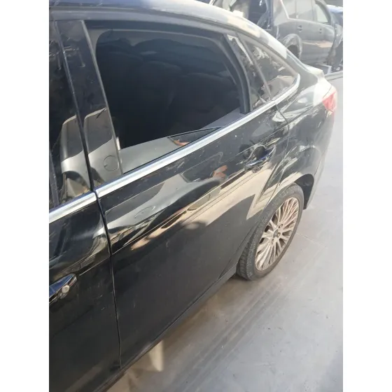 Puerta Trasera Izquierda para Ford Focus Iii Sedan