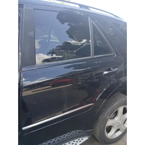 Puerta Trasera Izquierda para Mercedes-Benz Clase M (W164)