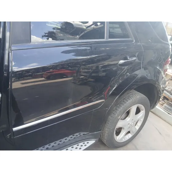 Puerta Trasera Izquierda para Mercedes-Benz Clase M (W164)
