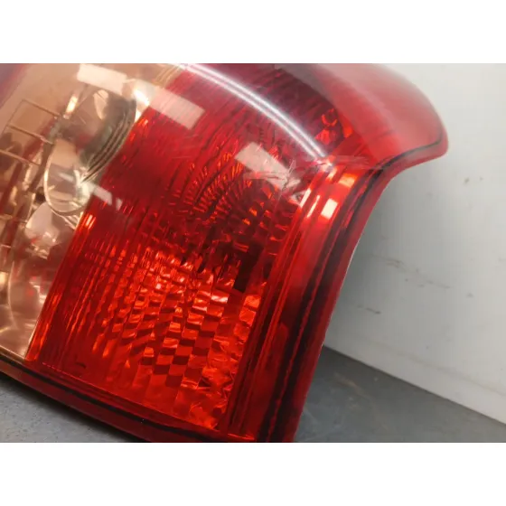 Piloto Trasero Derecho para Toyota Corolla (_E12_)