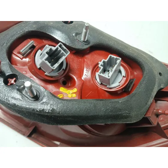 Piloto Trasero Izquierdo para Mazda 3 Sedan (Bk)