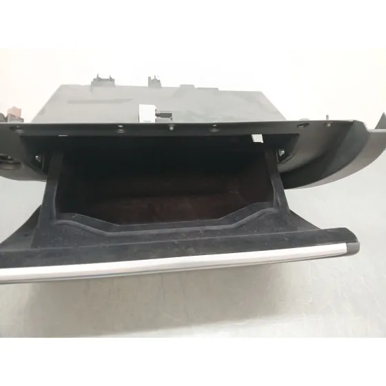 Guantera para Infiniti Qx70