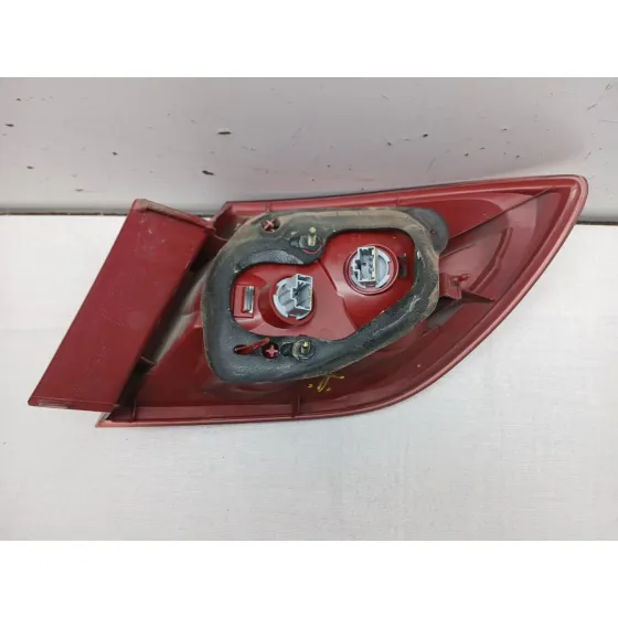 Piloto Trasero Izquierdo para Mazda 3 (Bk)