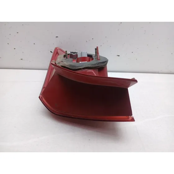 Piloto Trasero Izquierdo para Mazda 3 (Bk)