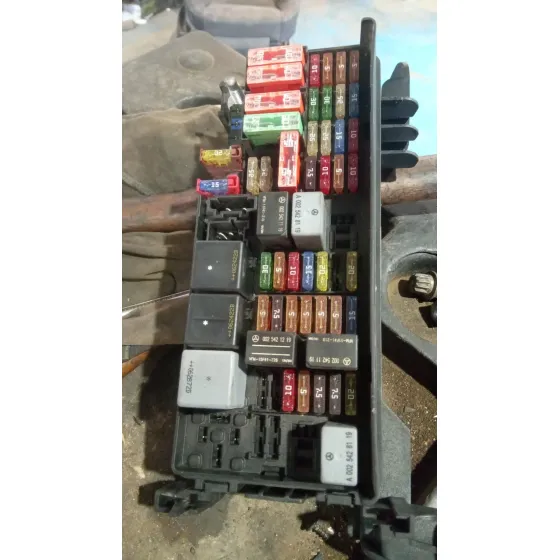 Caja Reles / Fusibles para Mercedes-Benz Clase M (W164)