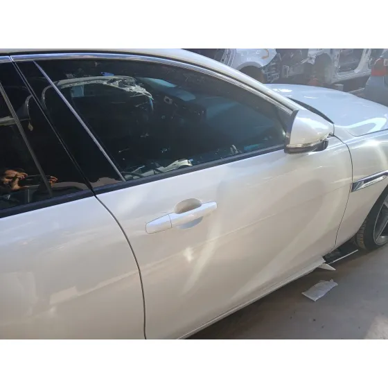 Puerta Delantera Derecha para Jaguar Xe (X760)
