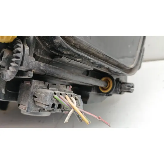 Faro Derecho para Opel Corsa D (S07)