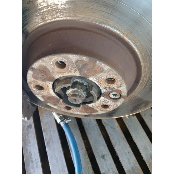 Mangueta Delantera Izquierda para Audi Q7 (4Lb)