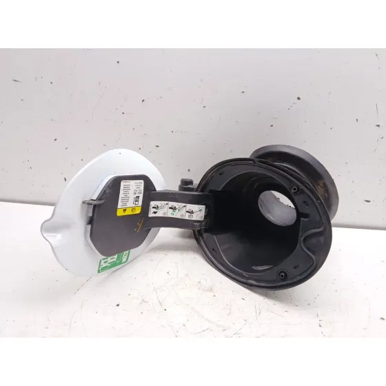 Tapa Exterior Combustible para Ford Kuga (Cbs)
