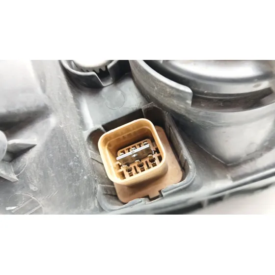 Faro Izquierdo para Chevrolet Captiva (C100, C140)