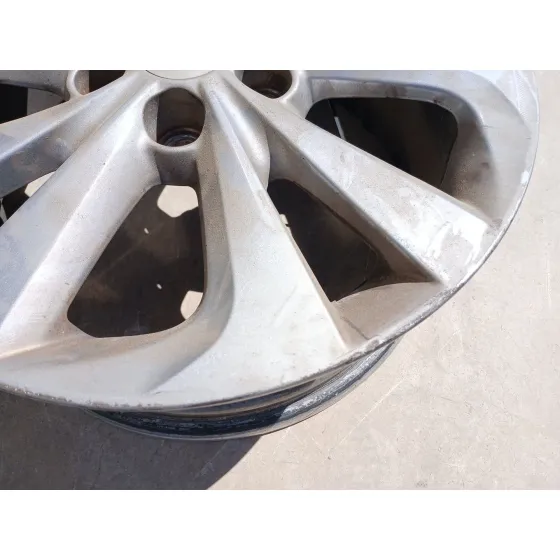 Llanta para Toyota Auris Touring Sports (E18)