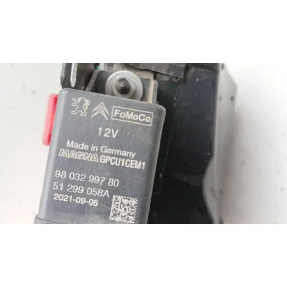 Caja Reles / Fusibles para Opel Vivaro C Furgoneta (K0)