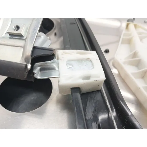 Elevalunas Delantero Derecho para Mercedes-Benz Clase C (W204)