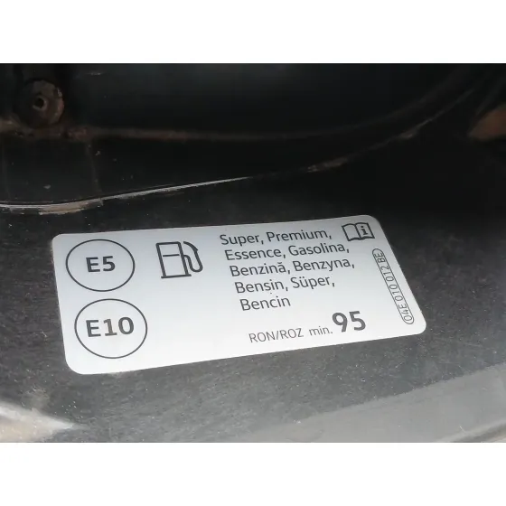 Tapa Exterior Combustible para Skoda Octavia Iv (Nx3, Nn3, Pv3)