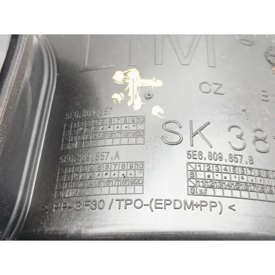 Tapa Exterior Combustible para Skoda Octavia Iv (Nx3, Nn3, Pv3)