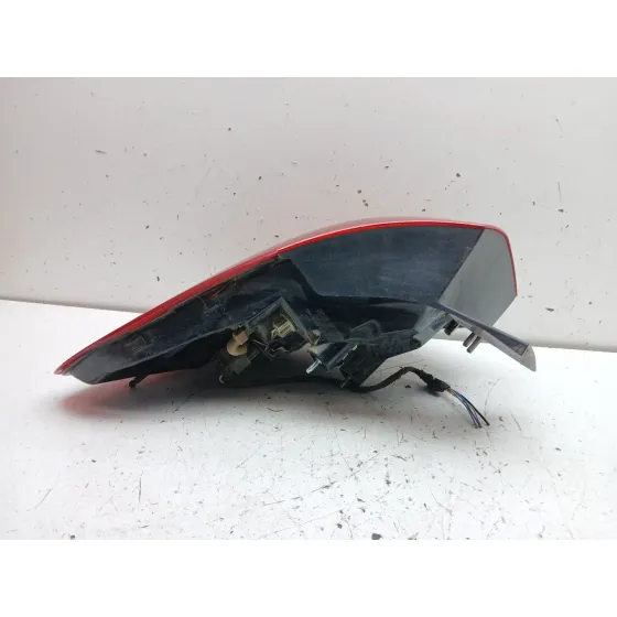 Piloto Trasero Derecho para Opel Astra J Sports Tourer (P10)