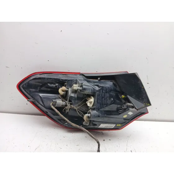 Piloto Trasero Derecho para Opel Astra J Sports Tourer (P10)