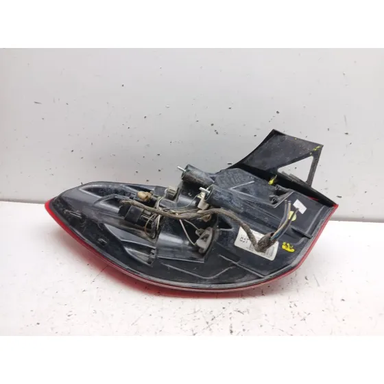 Piloto Trasero Derecho para Opel Astra J Sports Tourer (P10)