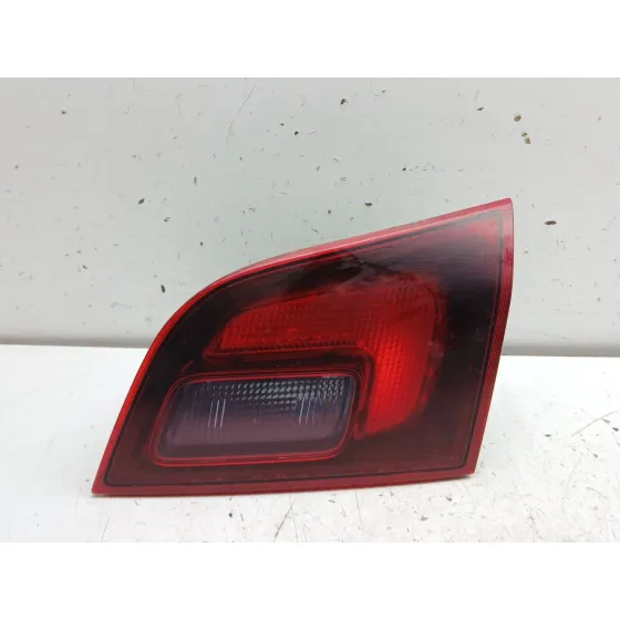 Piloto Trasero Derecho Interior para Opel Astra J Sports Tourer (P10)