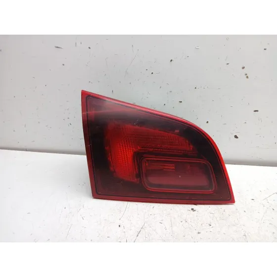 Piloto Trasero Izquierdo Interior para Opel Astra J Sports Tourer (P10)
