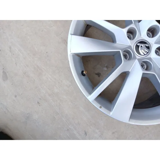Llanta Trasera Izquierda para Skoda Octavia Iii Combi (5E5, 5E6)