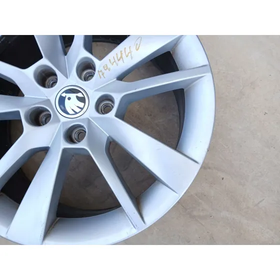 Llanta Trasera Izquierda para Skoda Octavia Iii Combi (5E5, 5E6)