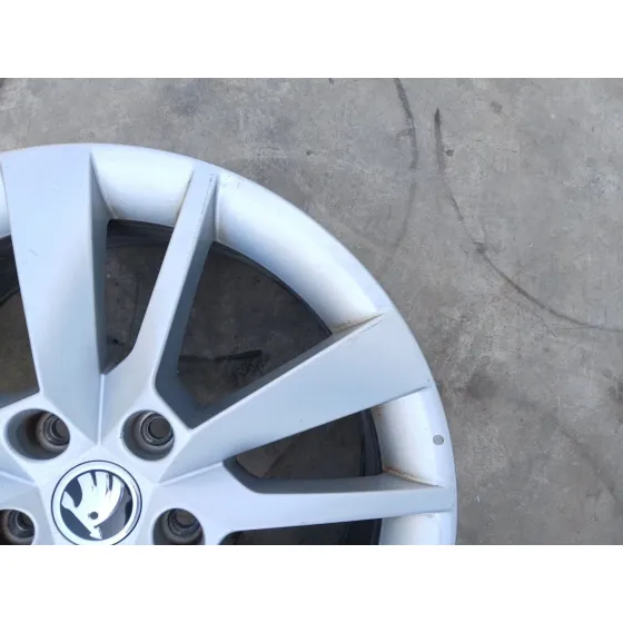 Llanta Trasera Izquierda para Skoda Octavia Iii Combi (5E5, 5E6)