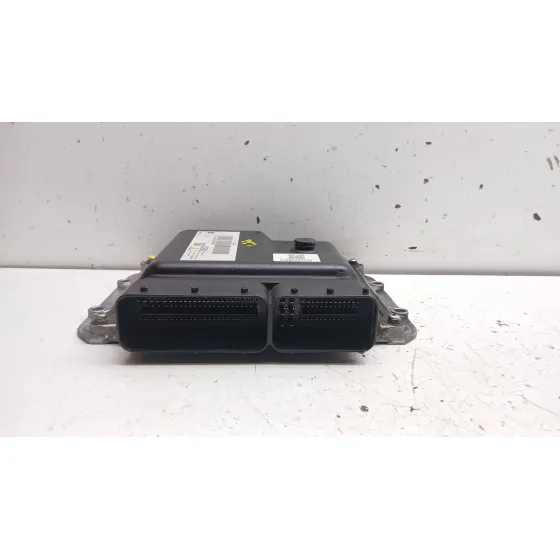 Centralita Motor Uce para Opel Astra J (P10)