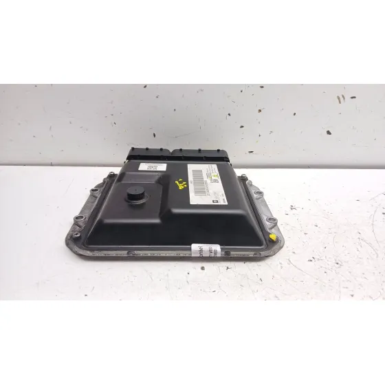 Centralita Motor Uce para Opel Astra J (P10)
