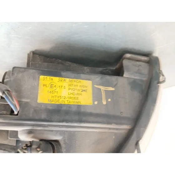 Faro Derecho para Toyota Avensis (_T25_)