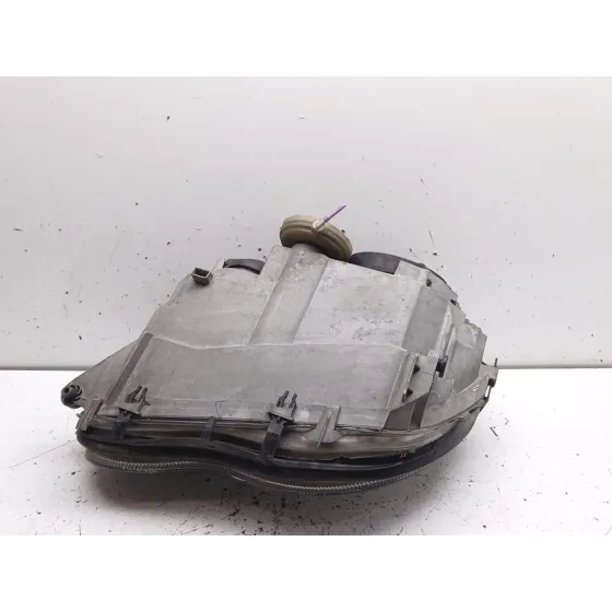 Faro Derecho para Mercedes-Benz Clase C (W203)