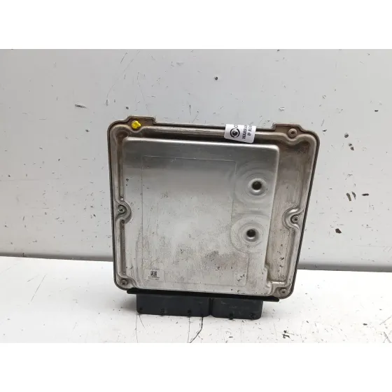 Centralita Motor Uce para Volkswagen Passat B6 (3C2)