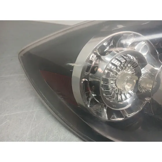 Piloto Trasero Izquierdo para Mazda 3 (Bk)