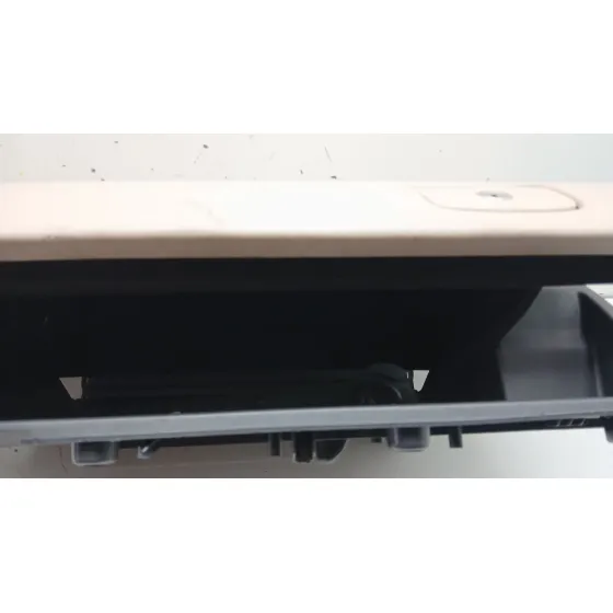 Guantera para Jaguar Xe (X760)