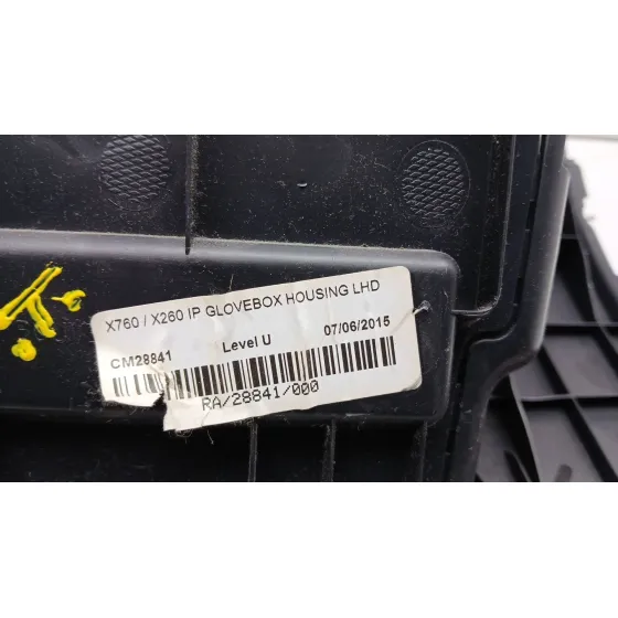 Guantera para Jaguar Xe (X760)