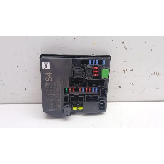 Caja Reles / Fusibles para Nissan Juke (F15)