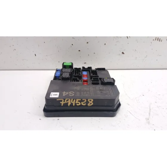 Caja Reles / Fusibles para Nissan Juke (F15)