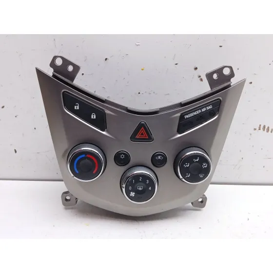 Mando Climatizador para Chevrolet Aveo Sedan (T300)