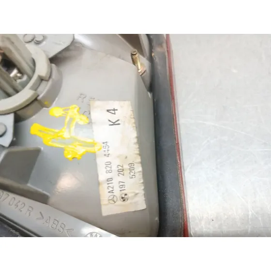 Piloto Trasero Derecho para Mercedes-Benz Clase E (W210)