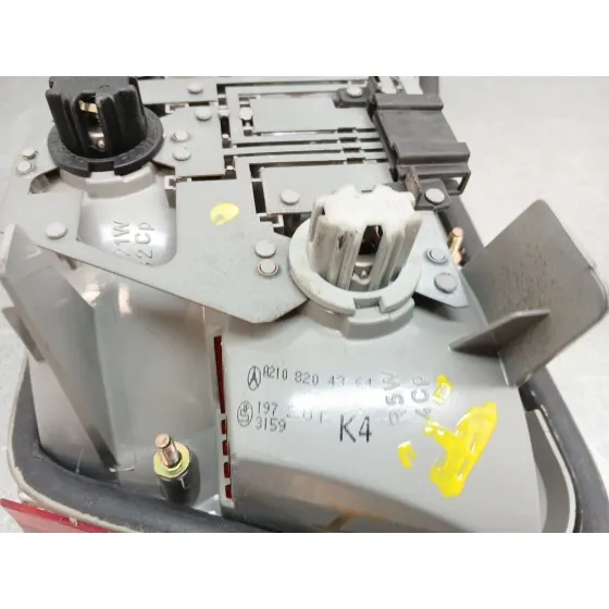 Piloto Trasero Izquierdo para Mercedes-Benz Clase E (W210)