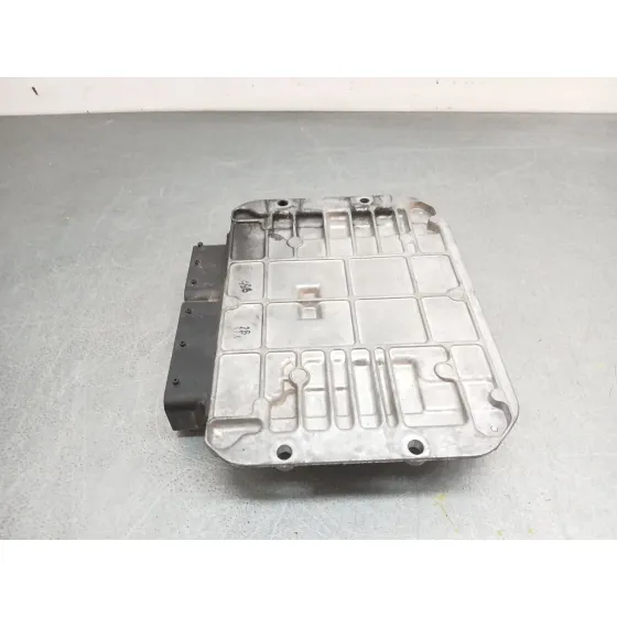 Centralita Motor Uce para Opel Astra J (P10)