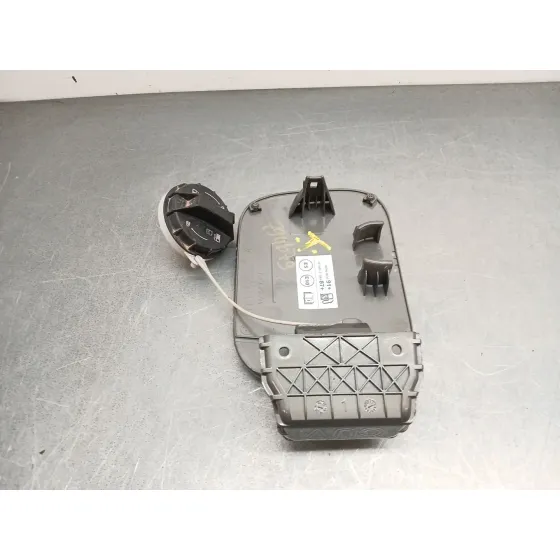Tapa Exterior Combustible para Kia Stonic (Yb)