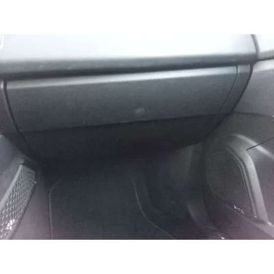 Guantera para Lynk & Co 01
